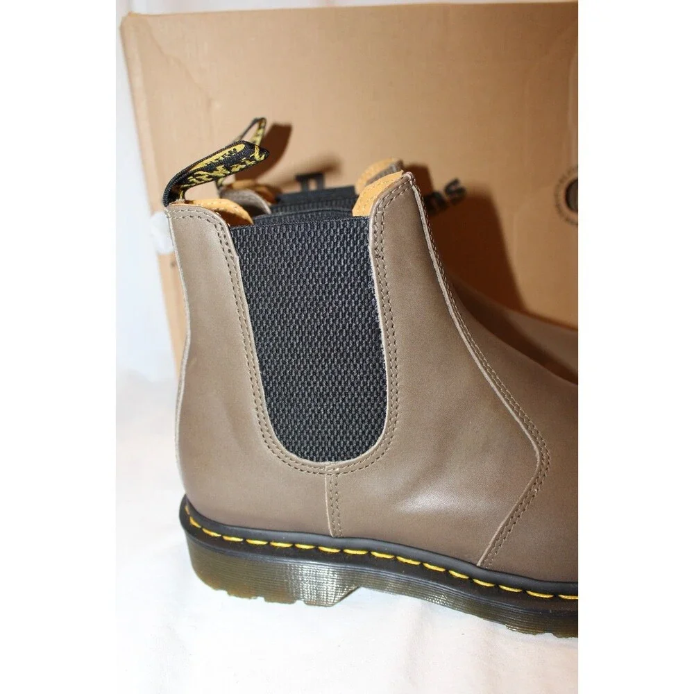 Dr. Martens 2976 Chelsea Boots 11 US 44 EU Olive Carrera Leather NIB $180 - Picture 4 of 8